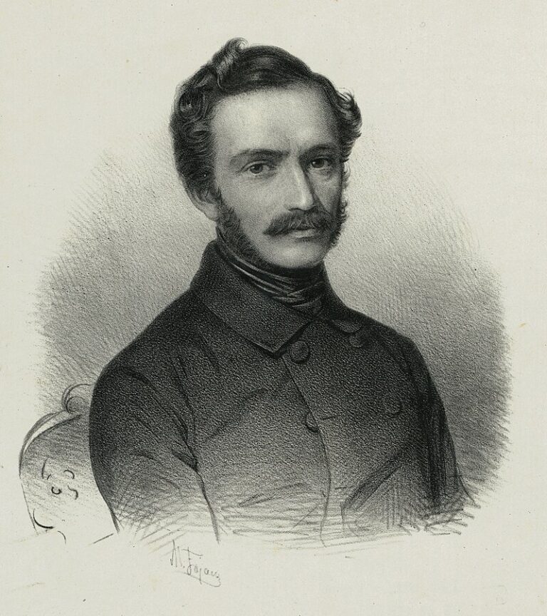 Rysunkowy portret mężczyzny z połowy XIX wieku, w typowym dla epoki ubraniu z wysokim kołnierzem. Lew Siemieński ma ciemne, falowane włosy, wyraźny wąs i bokobrody. Spogląda spokojnie w stronę widza. Portret wykonany techniką litografii, tło neutralne.