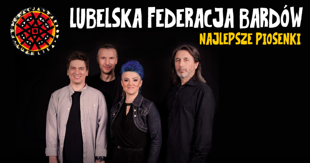 Na czarnym tle widnieje kolorowe, intensywne zdjęcie czterech członków zespołu muzycznego „Lubelska Federacja Bardów”. W lewym górnym rogu znajduje się logo zespołu: okrągła tarcza w kolorach czerwonym, czarnym i żółtym, z wpisaną gwiazdą i ośmioma stylizowanymi oczami dookoła. W środku logo znajduje się czerwony symbol przypominający słońce lub kompas. Na środku zdjęcia widnieje czterech członków zespołu: Pierwszy z lewej to mężczyzna z kręconymi, brązowymi włosami, uśmiechnięty, ubrany w jasnoszarą koszulę i czarny t-shirt. Obok stoi mężczyzna z jasnymi włosami spiętymi w kucyk, również uśmiechnięty, w czarnej koszulce. Dalej kobieta z intensywnie niebieskimi włosami, ogolonymi po bokach, uśmiechnięta, w czarnej sukni i dżinsowej kurtce. Na końcu mężczyzna z długimi, szpakowatymi włosami, w czarnej koszuli, poważny wyraz twarzy. Na górze obrazu biały, pogrubiony napis drukowanymi literami: „LUBELSKA FEDERACJA BARDÓW”, a pod nim mniejszy, żółty napis: „NAJLEPSZE PIOSENKI”.
